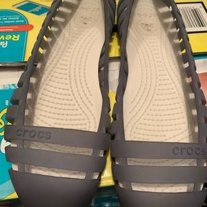 Crocs size 7 flats